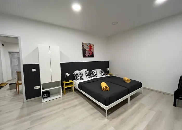 Hazikon 1 דירה *